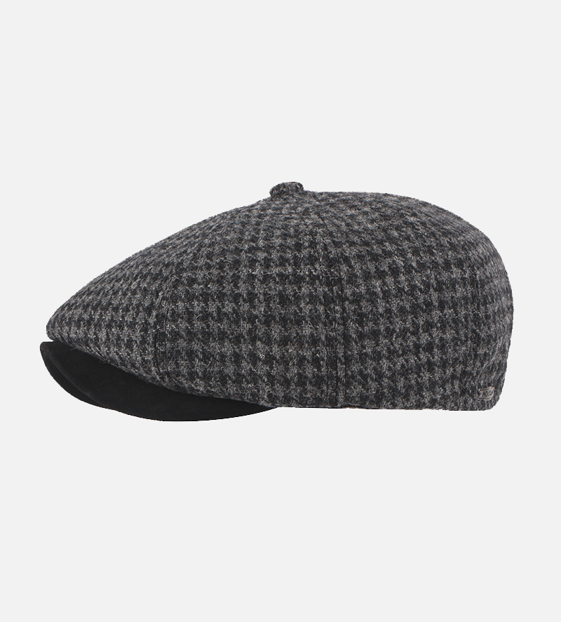 front view of men newsboy cap